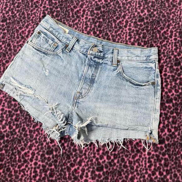 Levi's 501 Shorts - Picture 1 of 4